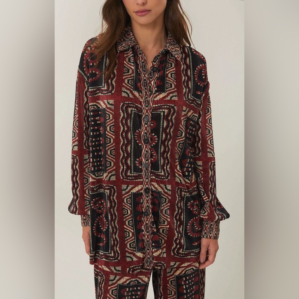 NEW FARM Rio Snake Scarves-print pleated Red and Black Geometric Button-Up Shirt